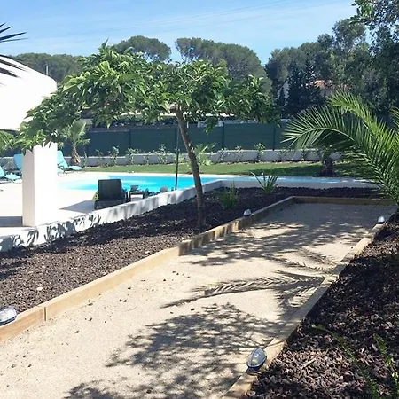 Pirouschka Pool Downtown Within Walking Distance 别墅